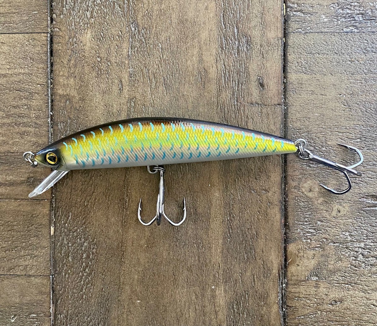 TUNA Jerk bait: -Swimming & Sinking 4 3/4 -1.5oz YELLOW TAIL