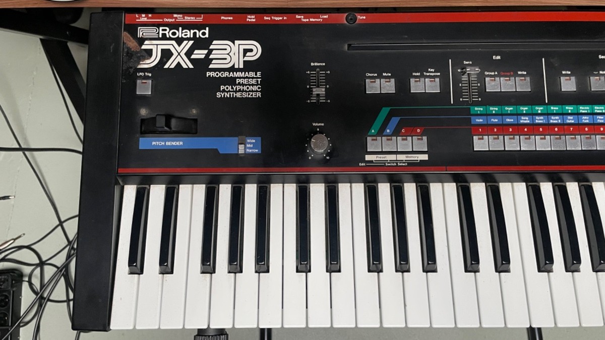 Roland JX-3P Vintage Synthesizer WITH PG200 Programmer, Hard Case