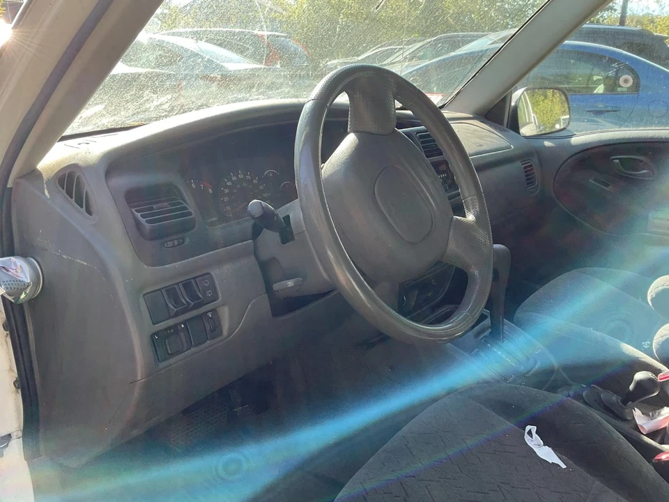 Puerta delantera izquierda chevy geo tracker 99 00 01 02 03 04 Foto 4 de 4