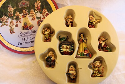 Jim Shore Disney Traditions Snow White and the 7 Dwarfs Holiday