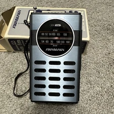 Vintage Soundesign AM/FM Pocket Radio 2102 FOR PARTS OR REPAIR