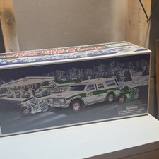 Hess 2004 Gas & Oil Toy Truck & Motorcycles Gift Set in Box Green White