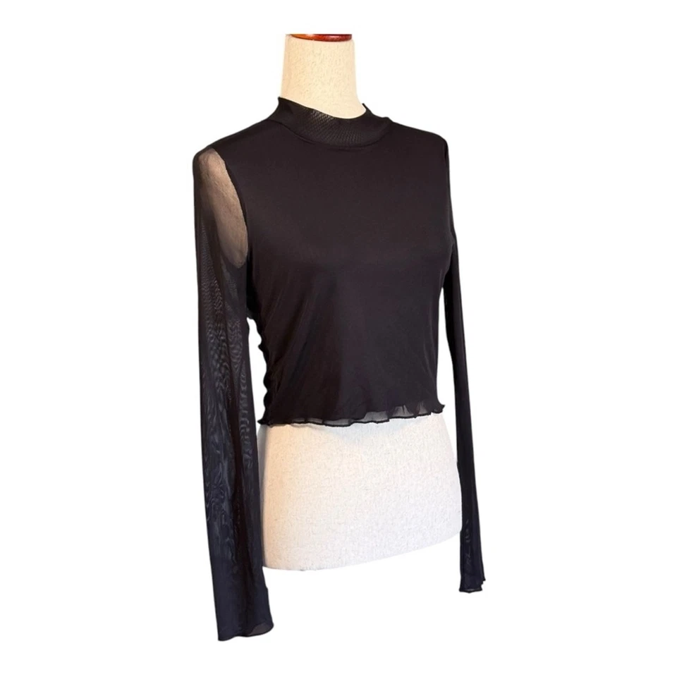 Top corto de algodón sobre malla negra manga larga cuello falso silueta mínima básica M Foto 3 de 4