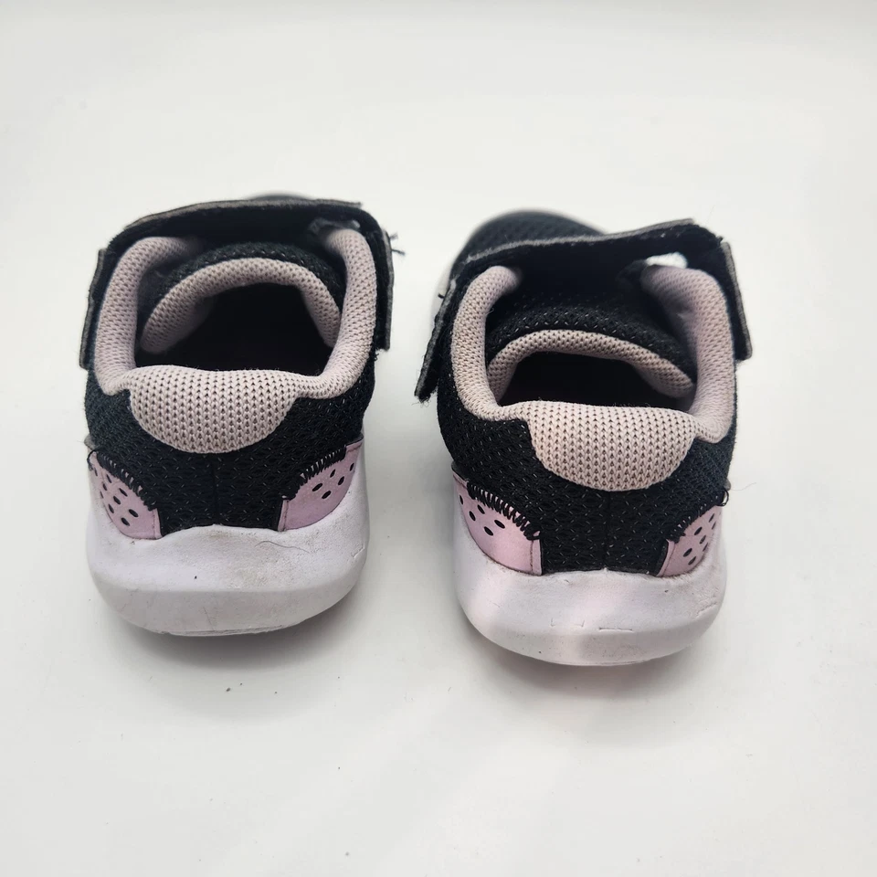 Новый с Ярлыками ребенка ясельного возраста девочек черный и розовый под Armour Surge 3 теннисные туфли, 6 - Изображение 4 из 4