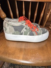 Steve Madden Sz 8M Camo Emmi Platform Sneakers Tennis Shoes K6