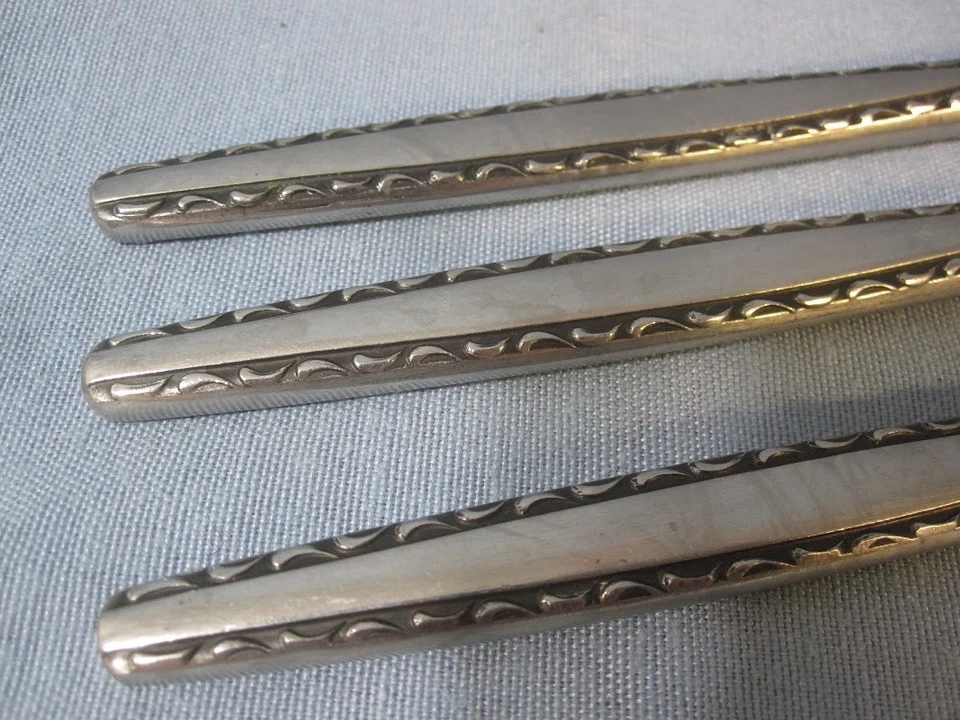 Лот из 3 винтажных обеденных ножей 1974 из нержавеющей стали Oxford Hall - сделано в Японии - Изображение 2 из 4