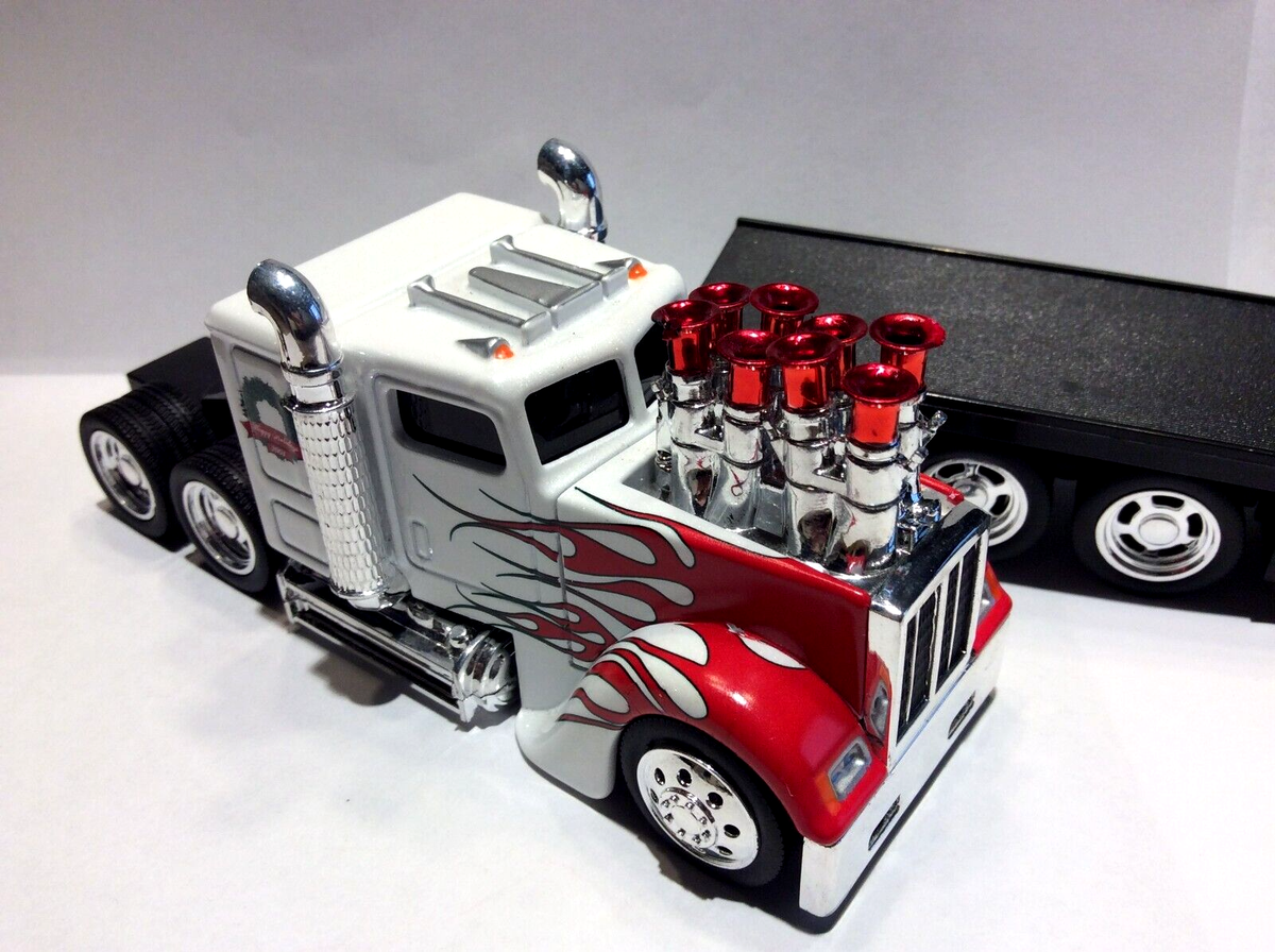 MUSCLE MACHINES SANTA HONK N HAULERS - TRACTOR TRAILER FLAT BED