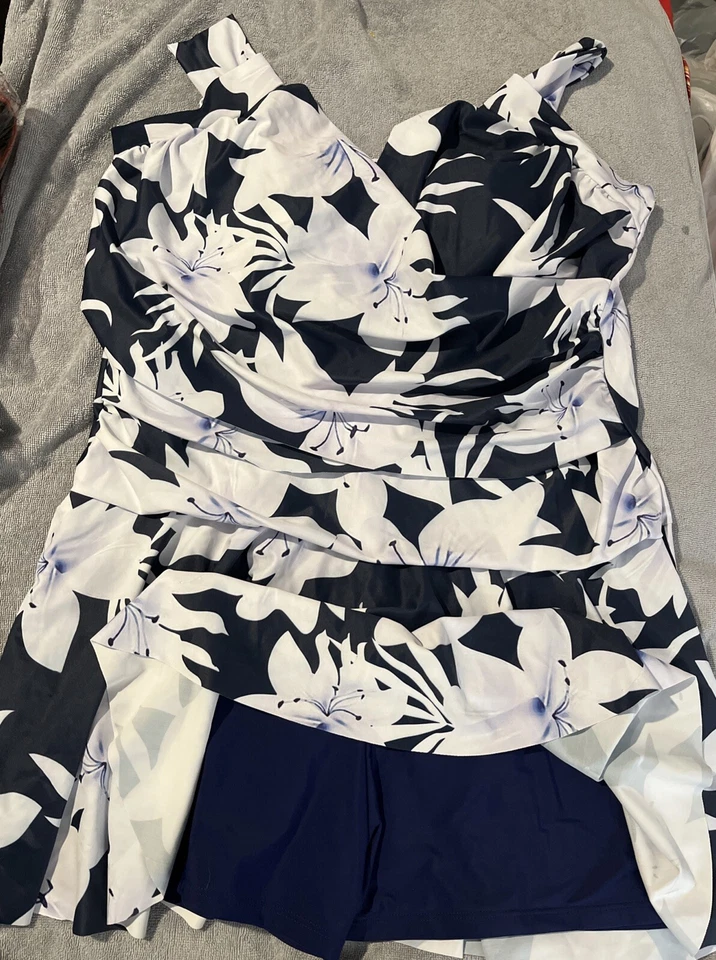 Vestido de baño de una pieza Umbranded con sujetador incorporado acolchado talla XXL Foto 2 de 4