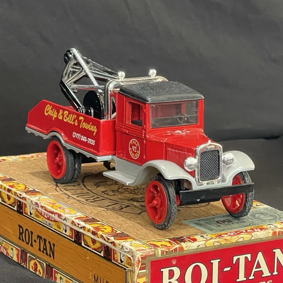 1931 HAWKEYE WRECKER BANK ERTL LIMITED EDITION CHIP & BILL TOWING STOCK NO. 9417 - Image 3 of 4
