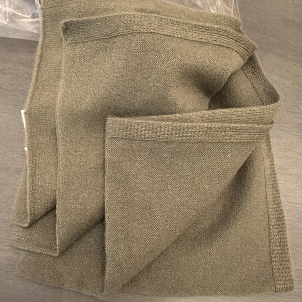 $295 Vince 100 % cachemir hervido felpa borde limpio tejido bufanda envoltura verde oliva Foto 4 de 4