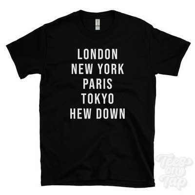 LONDON NEW YORK PARIS TOKYO HEW DOWN LUSTIGES T-SHIRT okehampton devon england