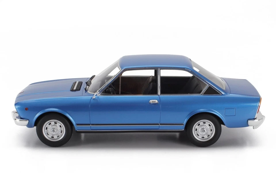 MODELLINO AUTO STATICO FIAT 124 SPORT COUPE SERIE-3 1974 AZZURRO CHIARO 1:18 - Immagine 3 di 4