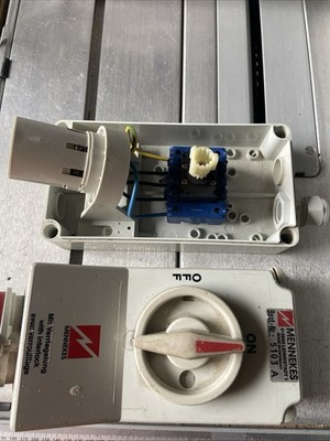 CEE Wand Steckdose schaltbar 16A max 415V , mit Kabeleinführung