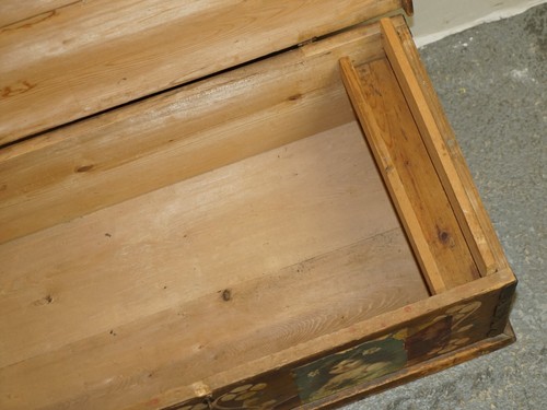 CIRCA 1900 ORIGINAL PAINT ROMANIAN BLANKET CHEST COFFER TRUNK CHILDREN PICTURES - Picture 17 of 17