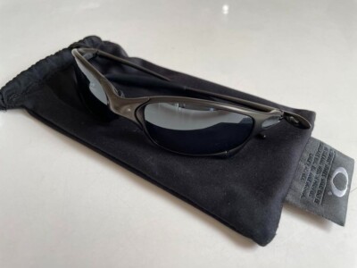 Oakley Juliet sunglasses, polarized lens model, accessories