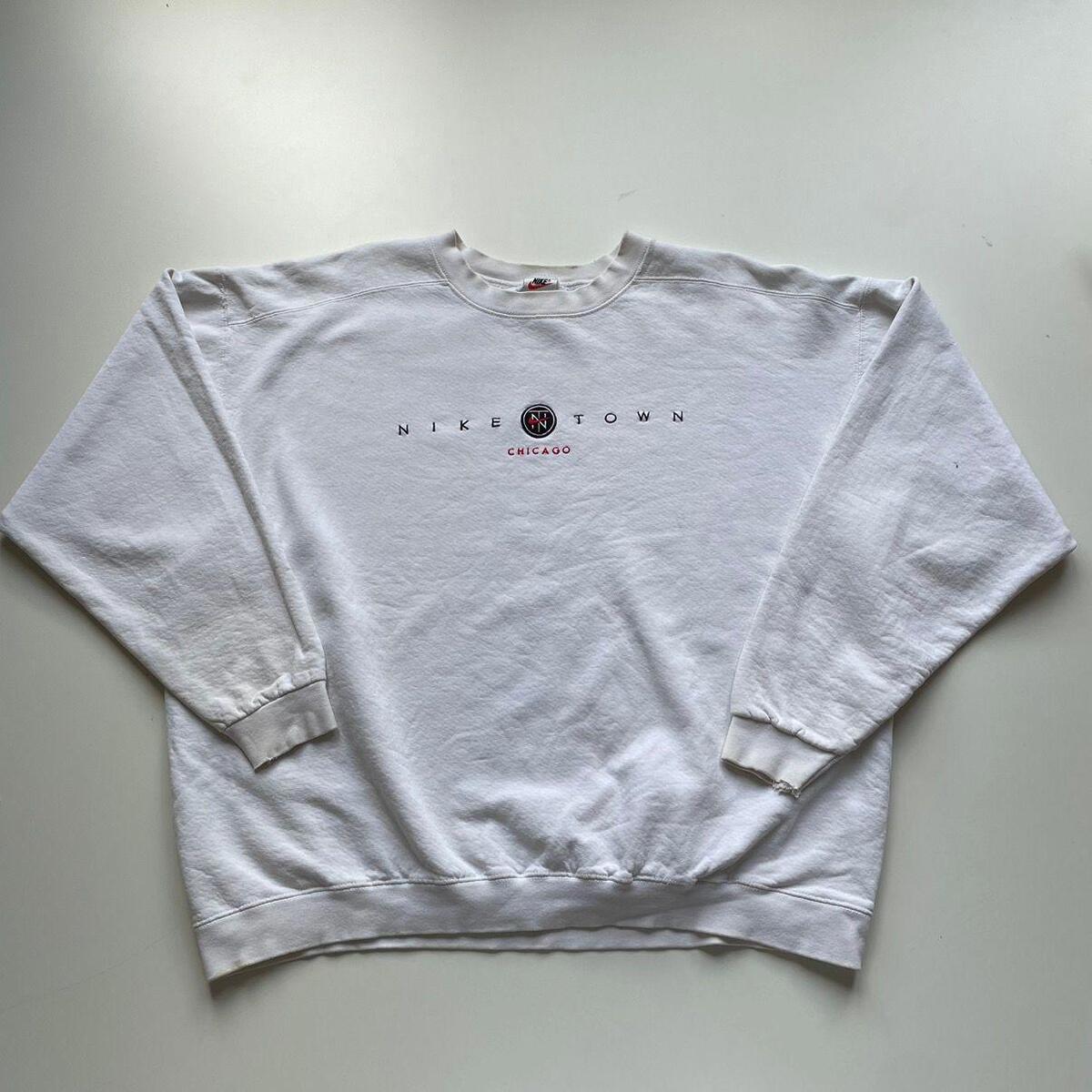 Vintage 90s Nike Town Chicago Embroidered Spell Out Crewneck Vintage 90s Nike Town Chicago Embroidered Spell Out Crewneck