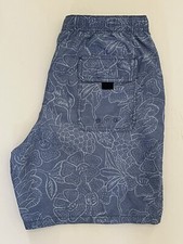 Medium/Vineyard Vines Chambray Blue Pineapple Hibiscus Flower Chappy Swim Trunks