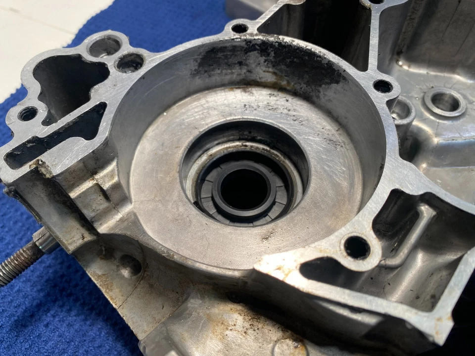 02-18 YAMAHA YZ85 OEM EXTREMO INFERIOR MOTOR BIELAS CAJAS IZQUIERDA Y DERECHA YZ85 OEM 2006 Foto 3 de 4