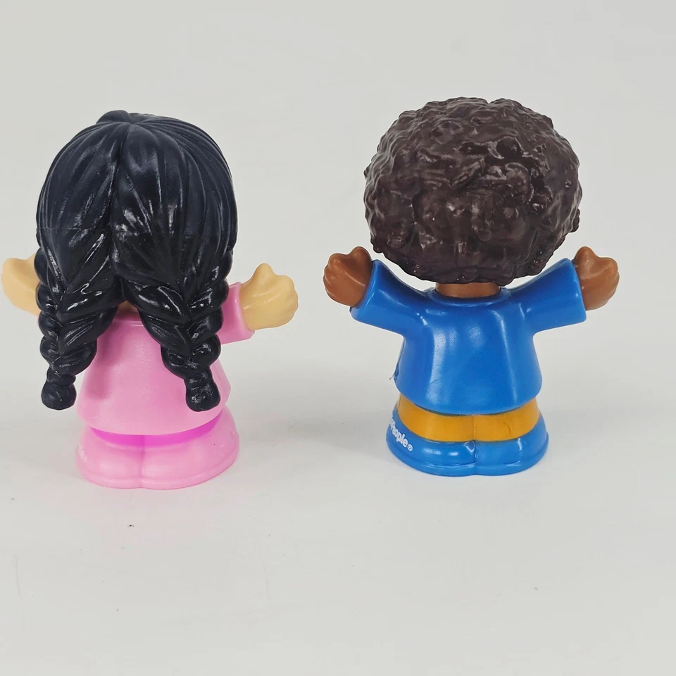 Figuras Little People niña asiática y niño afroamericano en pijama 2016 Foto 2 de 4
