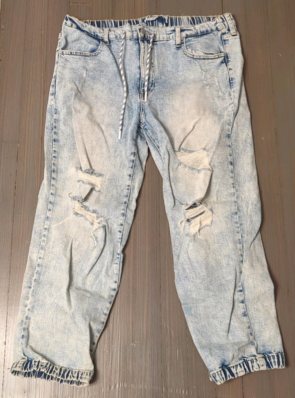 Celebrity Pink Medium Light Blue Distressed/ripped Jeans Women's, High Rise