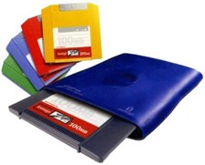 Iomega 100MB Zip Drive Starter Kit for PC or Mac- External USB Connection -----