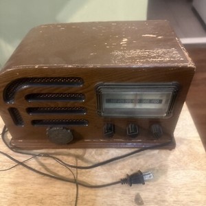 Vintage Select Trading Co. Tobaccoville NC Radio/cassette Winston Select