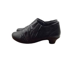 Taos Black Leather Shoes size 10