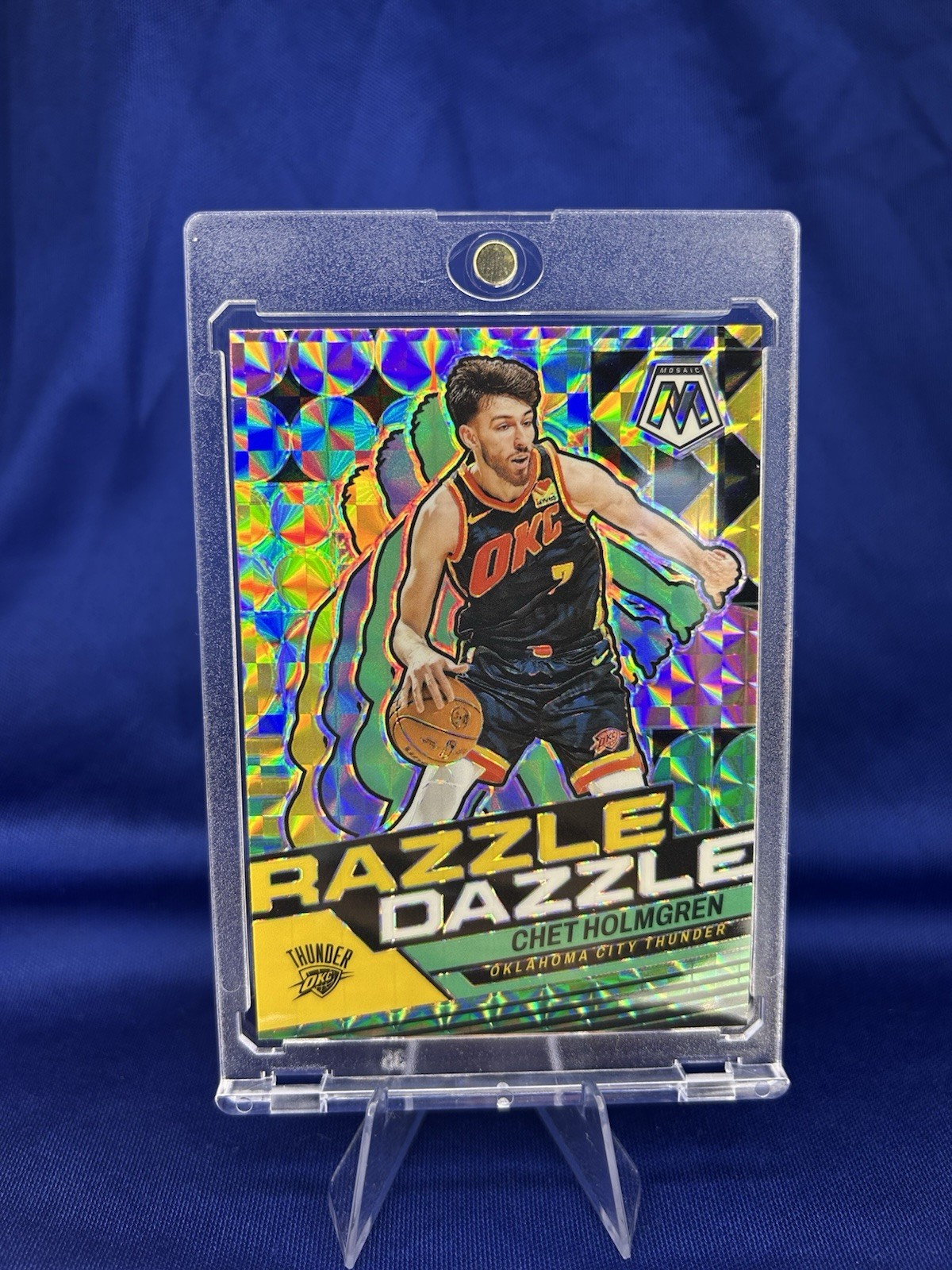 2023-24 Panini Mosaic Razzle Dazzle #14 Chet Holmgren SSP Case Hit Thunder