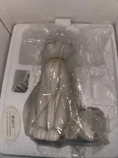 WDCC WALT DISNEY CLASSICS COLLECTION ARISTOCATS FETCHING FELINE DUCHESS CAT