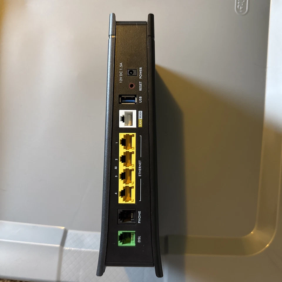 Router módem inalámbrico WiFi CenturyLink C1100Z ZyXel. Foto 3 de 4