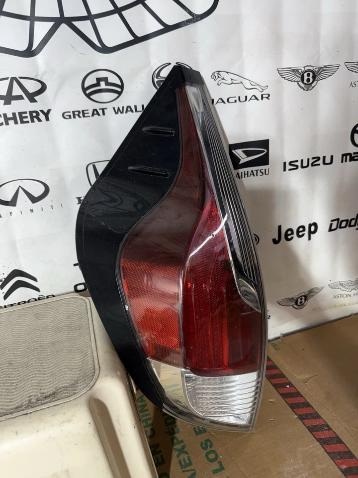 15-17 丰田普锐斯 C 左驾驶员侧尾灯 原始设备制造商 — 第 4/4 张图片