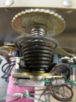 Garrard Type A 1x CHASSIS SUSPENSION SPRING Mounting Idler Wheel Turntable