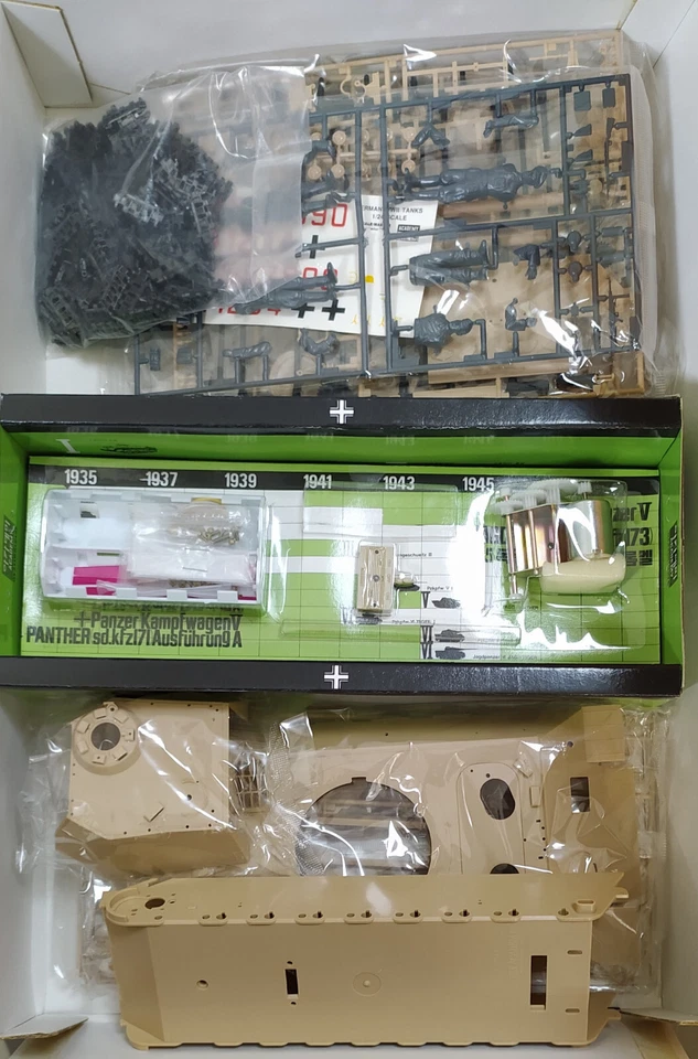ACADEMY MINICRAFT  1:25 KIT CARRO ARMATO PANZER KAMPFWAGEN V PANTHER   ART  1329 - Immagine 2 di 2