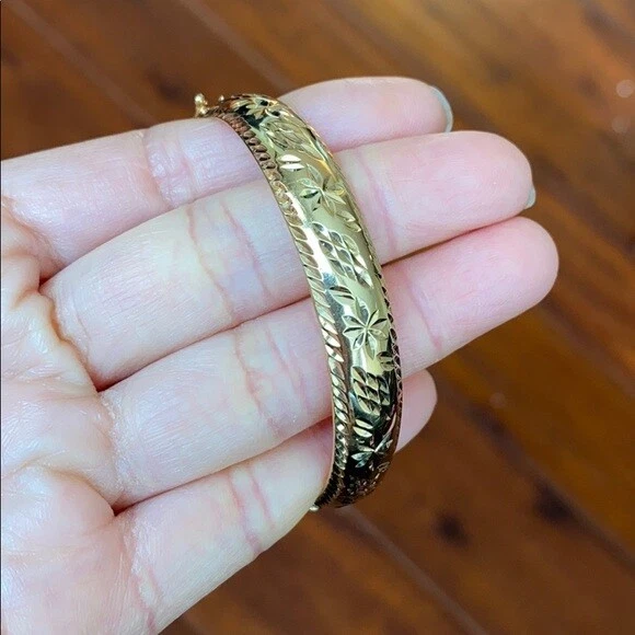 14KT GOLD RIDGE BANGLE BRACELET – Jewels by Joanne