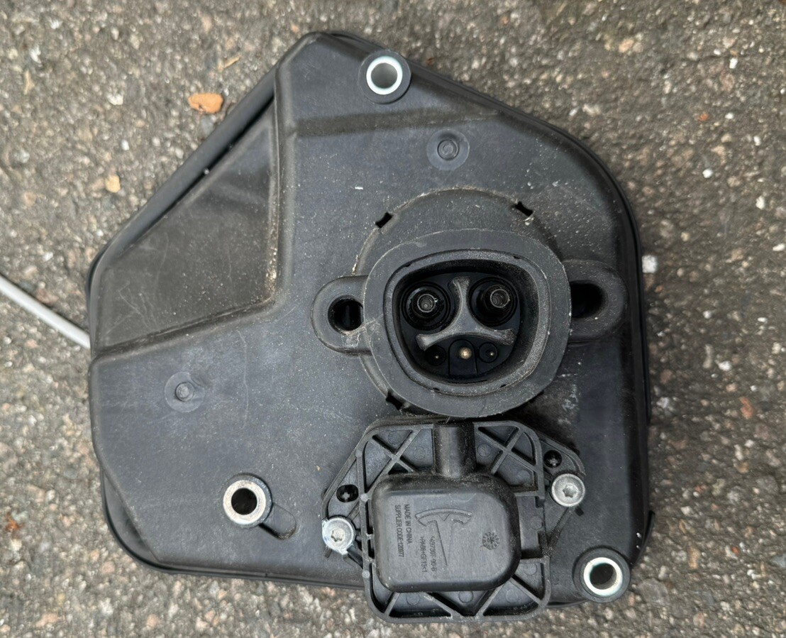 TESLA MODEL Y/3 CHARGE PORT NORTH AMERICA 1490374-10-D OEM-image