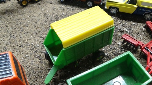 Ertl Farm Tractor Attachments wagons baler cultivator Model Car Junkyard 1:64 - Picture 6 of 18