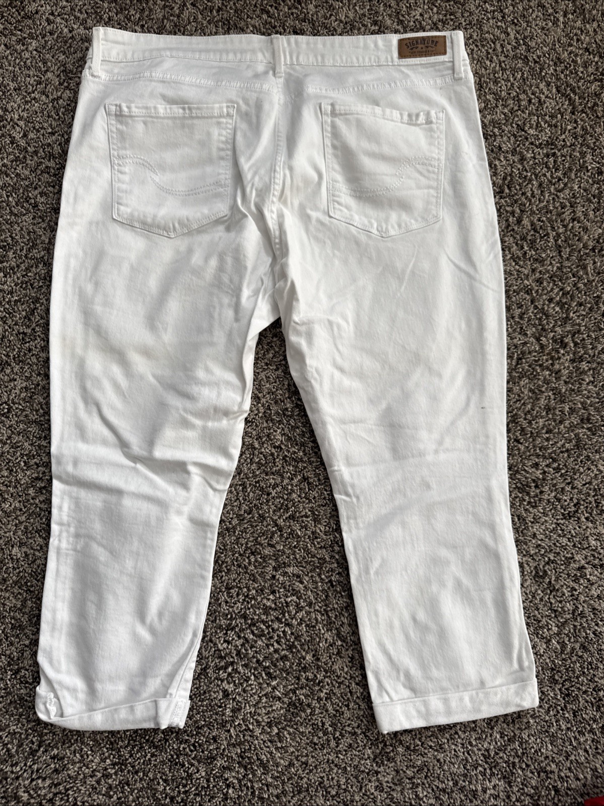 Signature by Levi Strauss & Co. Women's Modern Mid Rise Capri image 5
