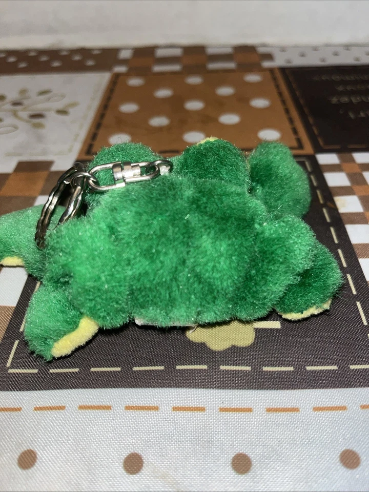 Vintage 1997 Ganz FUZZLINGS Little Frisco Frog Style 2104 Keychain Mini Plush - Image 4 of 4