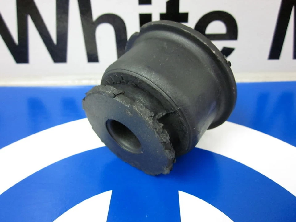 Buje de brazo de control inferior de neón 00-10 PT Cruiser Mopar fabricante original de fábrica Foto 3 de 4