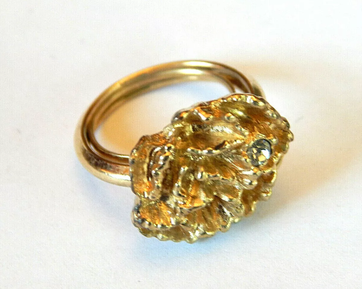 Vintage Signed Avon Gold Tone Natural Coral Shape Ring with White Stone Size 5