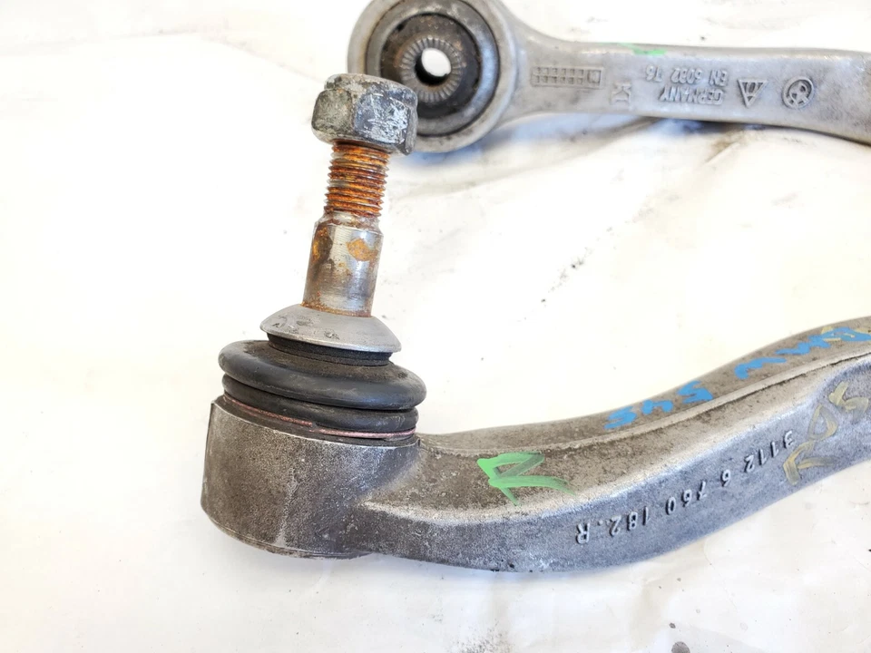 BMW E60 545i 2004-2006 - Brazos de control inferiores delanteros izquierdo y derecho - 6760181 / 182 Foto 3 de 4