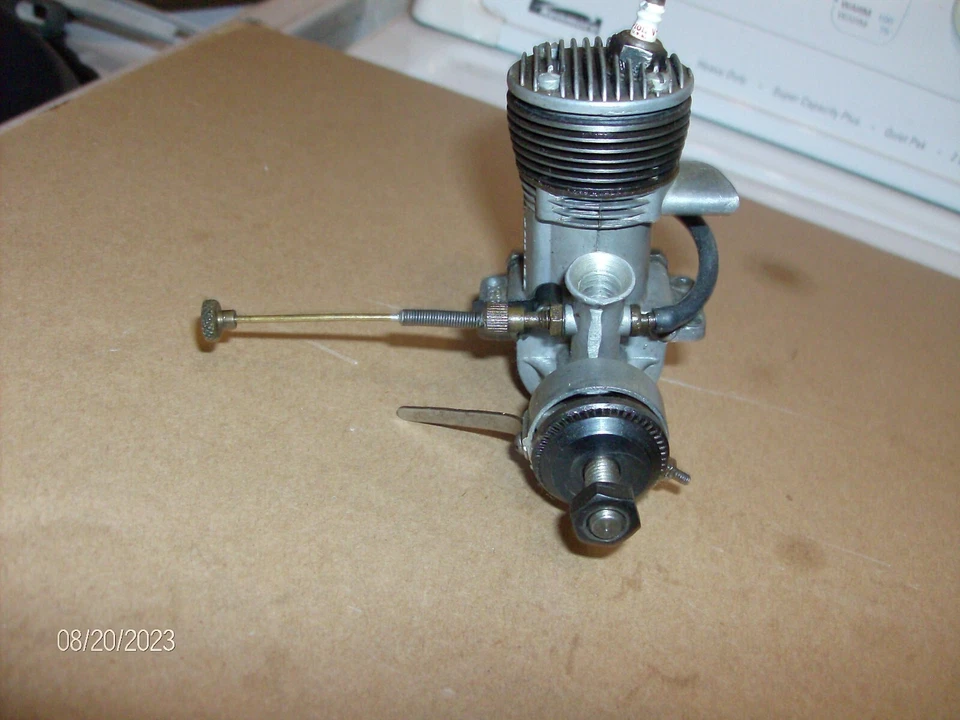 Vintage RARE  1940's K&B TORPEDO 32 Ignition Gas Engine  Airplane / Car - Image 4 of 4