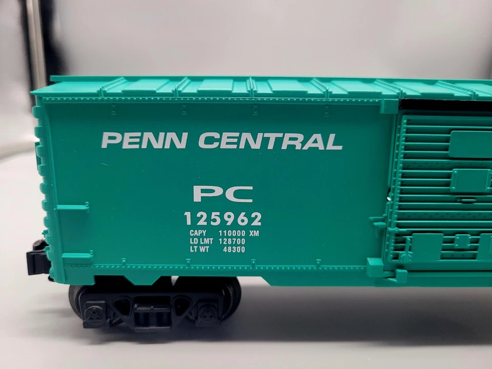 LIONEL TRAINS PENN CENTRAL FREIGHT BOXCAR w/OPENING DOORS O GAUGE NEW 6-26222 - Image 3 of 4