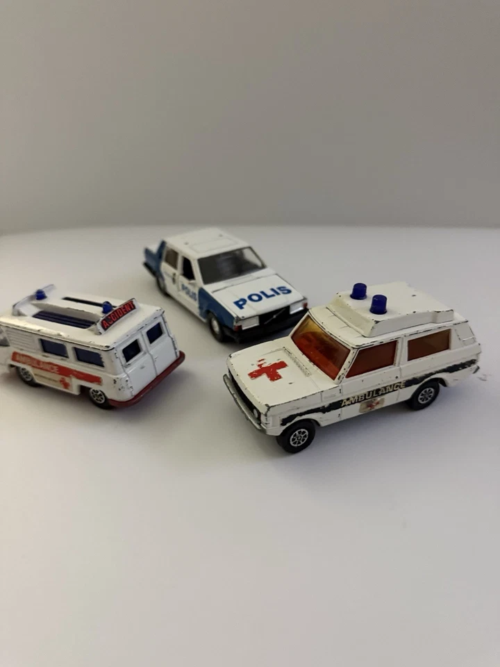 VINTAGE CORGI TOYS WHIZZWHEELS AMBULANCE VIGILANT RANGE ROVER Polis Car Lot - Image 4 of 4