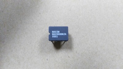Maxim MAX9686MJA Single Analog Comparator CDIP8 X 1PC