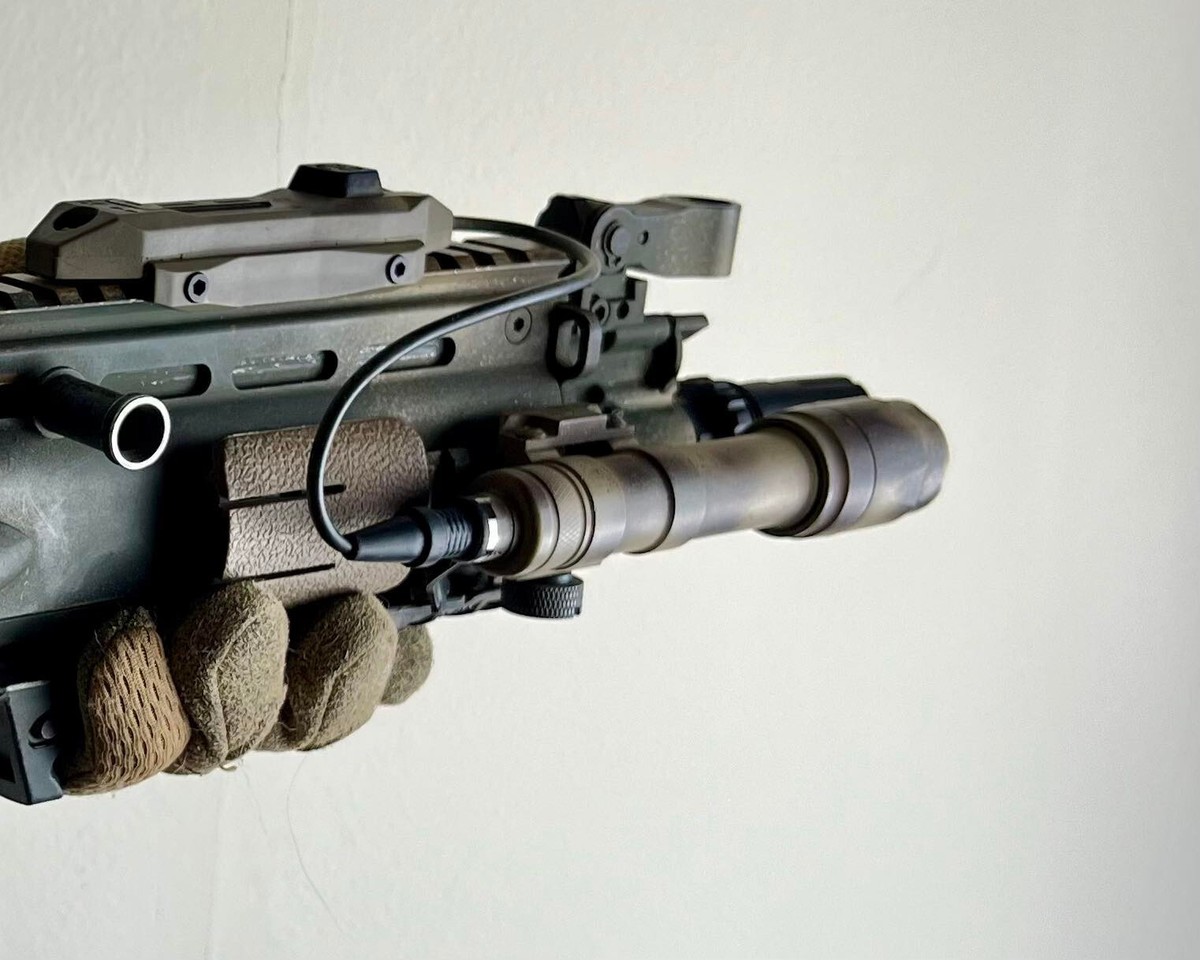 激レア 実物 surefIre m600 Replica SureFire M600 Ultra High Output LED Scout Light Tan