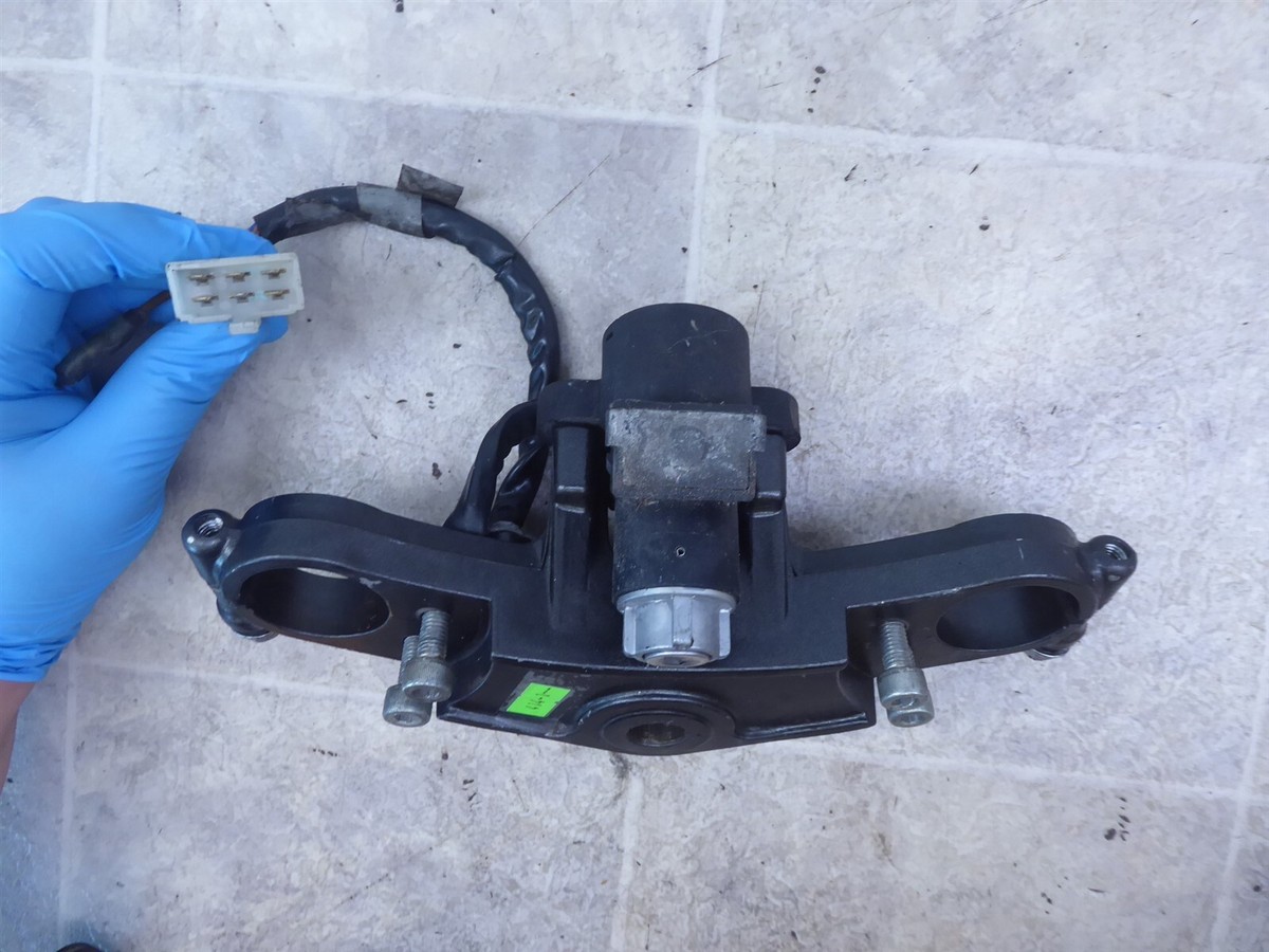 1993 Kawasaki ZX600 Ninja K414-1) top clamp ignition switch