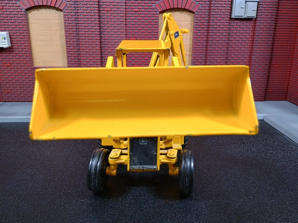Vintage Ertl 1/16 Scale John Deere Construction Yellow Backhoe Loader Die-Cast - Image 2 of 4