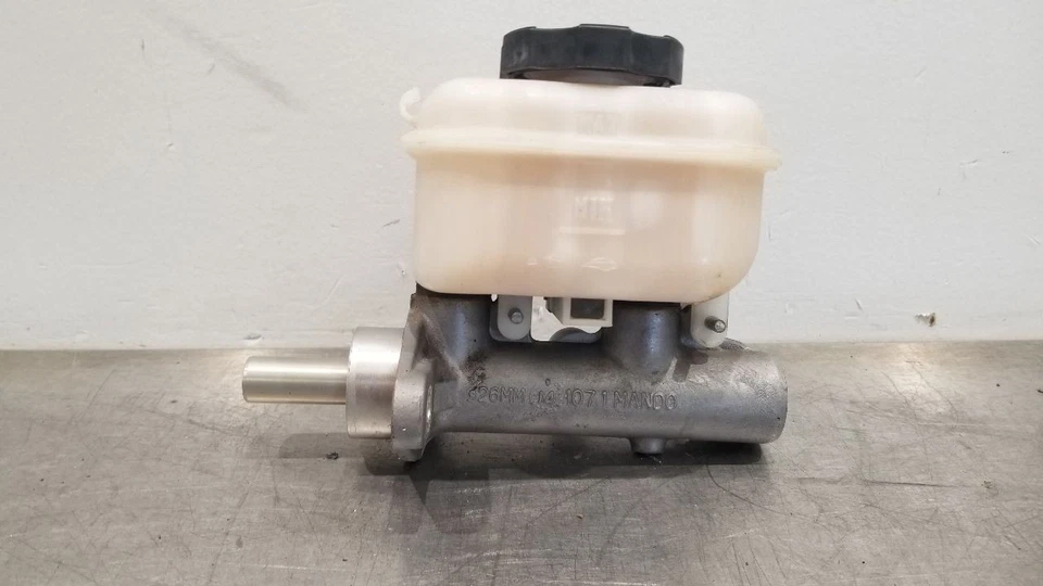 05 PONTIAC GTO BRAKE MASTER CYLINDER - Image 2 of 4
