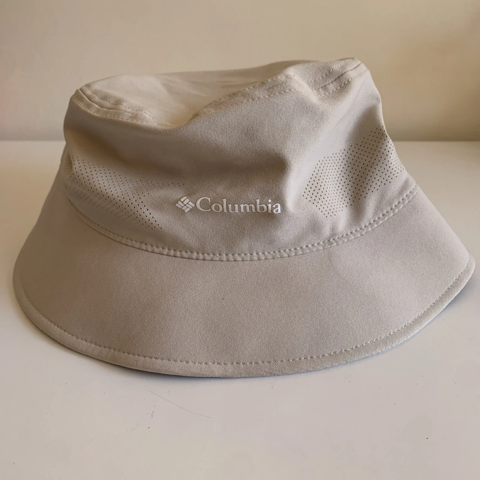 Tan Columbia Breathable Bucket Hat S/M, Clean